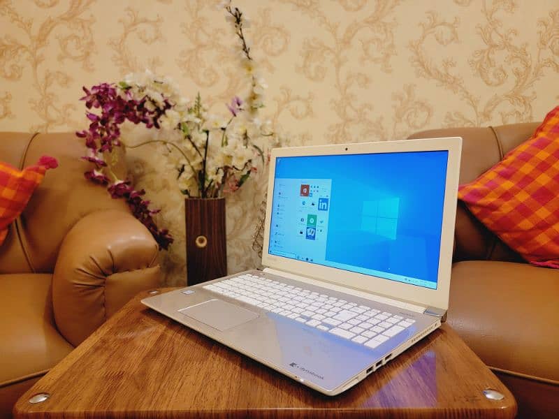 Laptop Toshiba i7, 7th Gen | Slim, Attractive, Fast 2