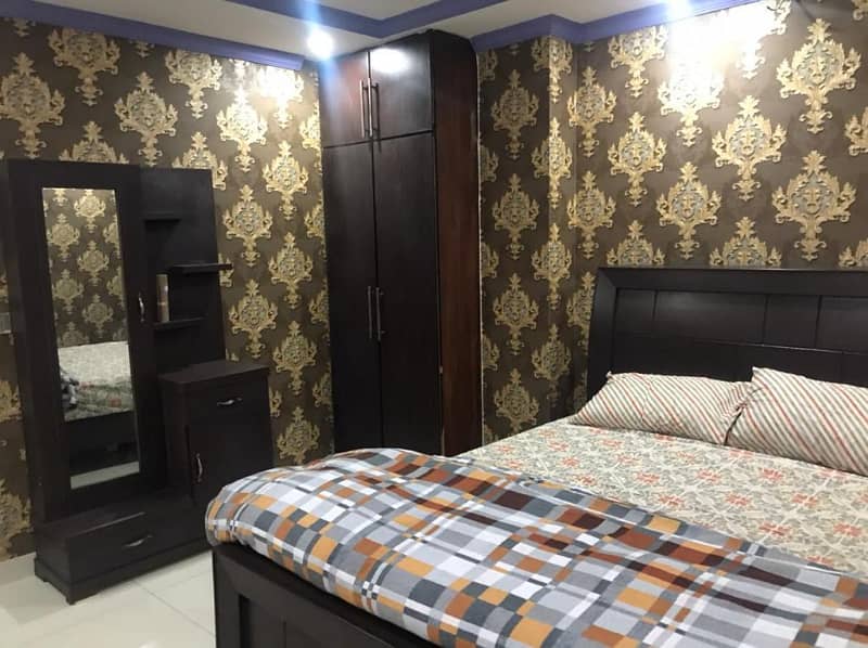 1 BED FURNISHED FLAT FOR RENT IN GULBERG 1