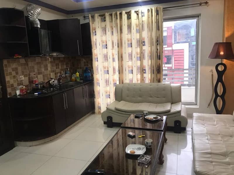 1 BED FURNISHED FLAT FOR RENT IN GULBERG 5