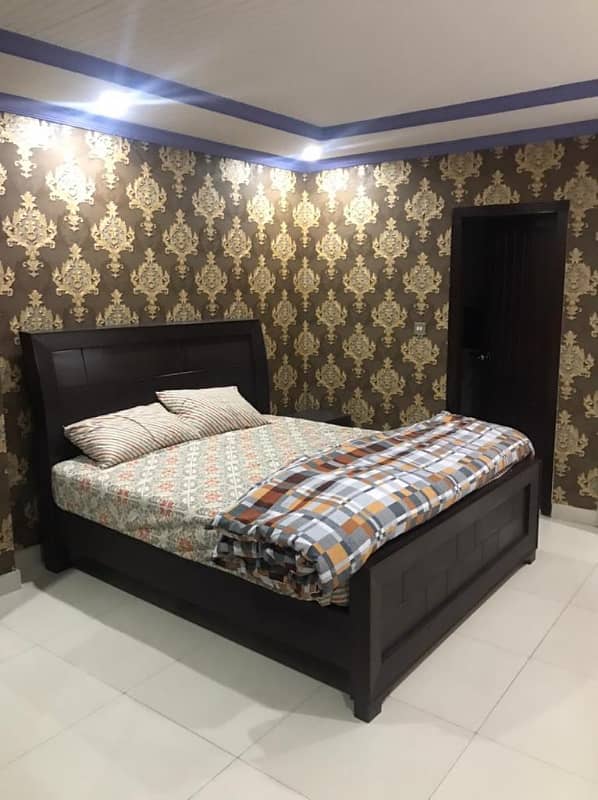 1 BED FURNISHED FLAT FOR RENT IN GULBERG 6