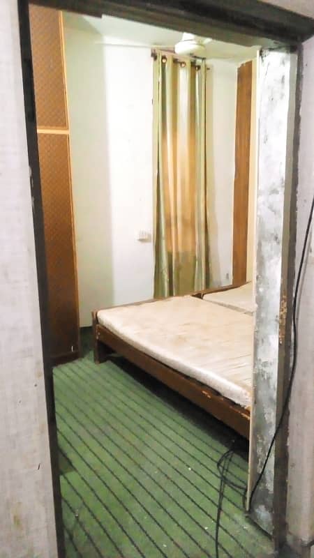 SINGLE ROOM WITH TVL FLAT FOR RENT IN MODEL TOWN LAHORE DEMAND 2500000 4