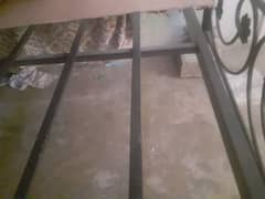Single Iron bed want to urgent sale