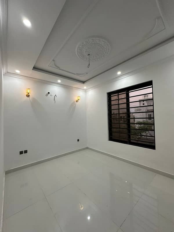 5 Marla Beautifully designed house For Rent In Park View City Lahore. 9