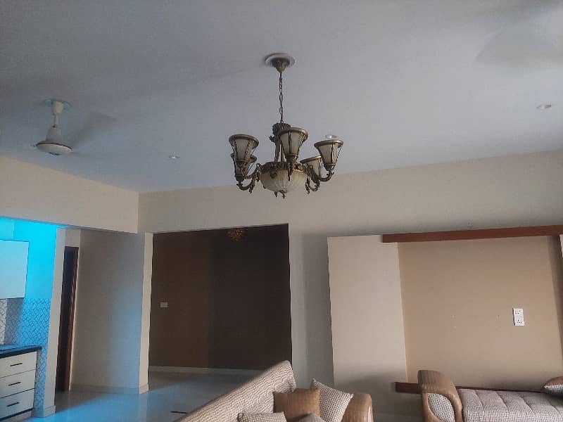 600 Yard Upper Portion Just Like New 4 Bed Rooms With Servant Room Near National Stadium Aga Khan Hospital 12