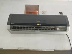 GREE 1.5 TON DC INVERTER TOTAL 3 SEASONS USED