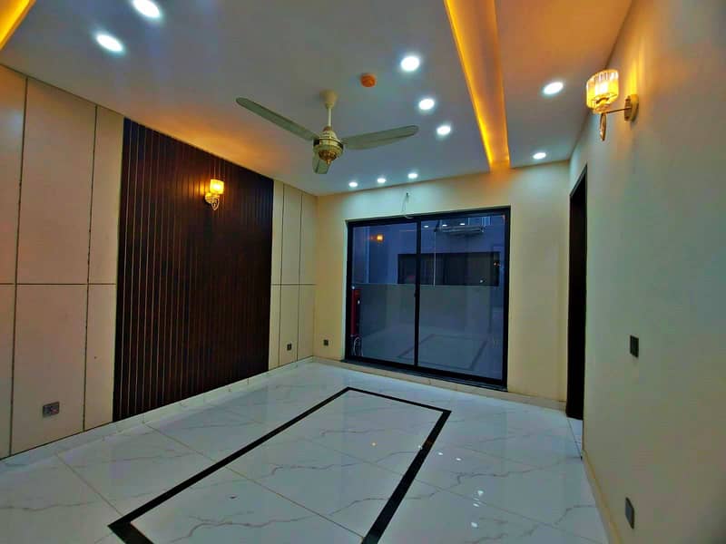 5 MARLA LUXURY HOUSE IN DHA 9 TOWN FOR RENT 9