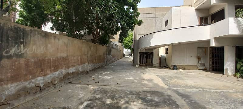 1000 sq yards near RAZI ROAD Ground plus 1 constructed with huge car parking area main road facing 10