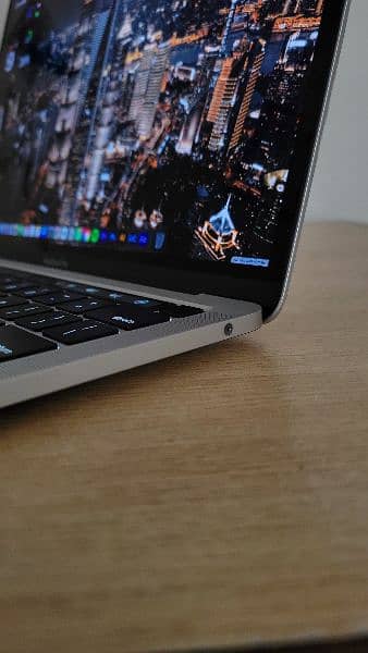 Apple Macbook Pro-M1(2020) 3