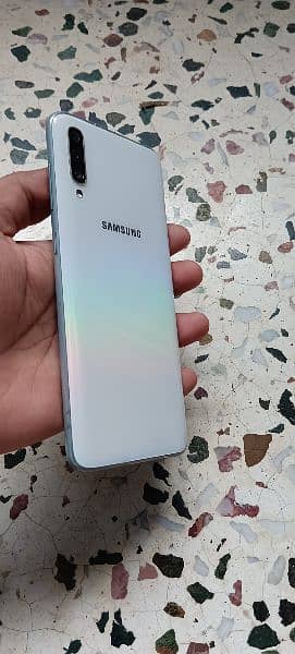 Samsung Galaxy A70 White With Box 2