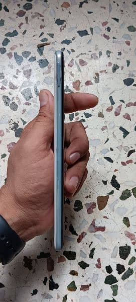 Samsung Galaxy A70 White With Box 8