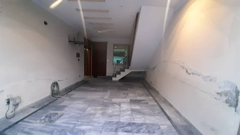 HOUSE AVAILABLE FOR SALE IN BANIGALA 9