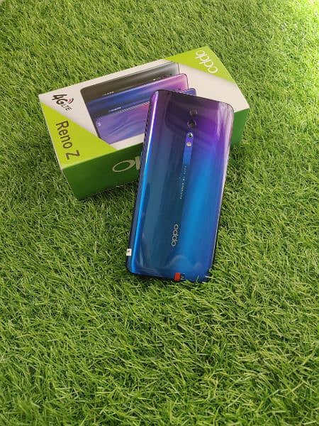 OPPO reno z 8/256Gb dual sim display Fingerprint 4000 mah 10/10 0