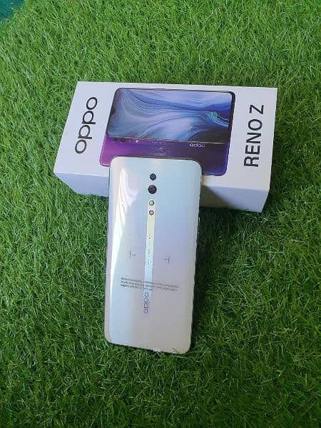 OPPO reno z 8/256Gb dual sim display Fingerprint 4000 mah 10/10 1