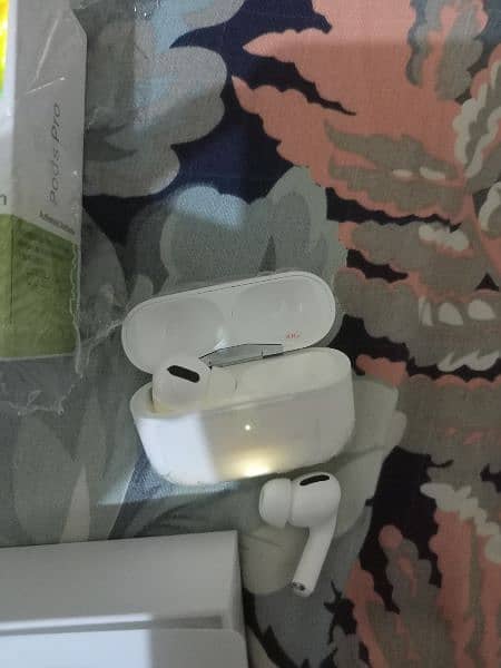 Air pods 2 pro, earbuds,eardots. urgent sale 1