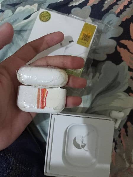 Air pods 2 pro, earbuds,eardots. urgent sale 2