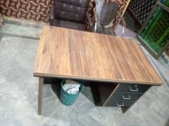 table for sale in a very good condition very little used 0
