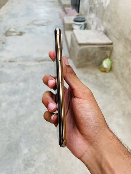 iphone xs max 256gb golden colour with box 0
