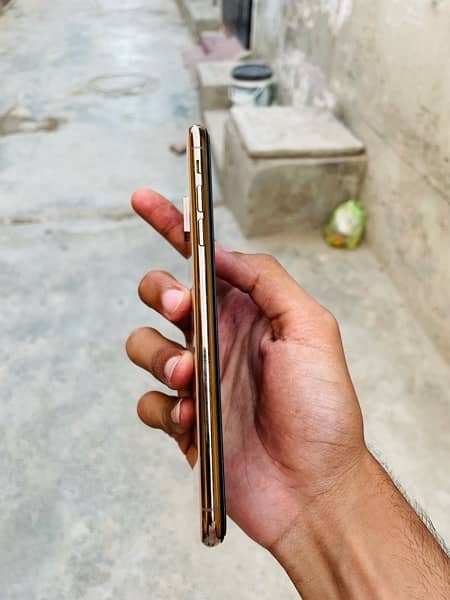 iphone xs max 256gb golden colour with box 2