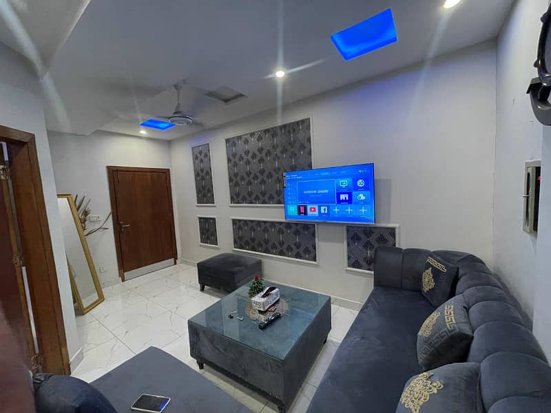 Perday Short time Furnished Flat For Rent on Daily And weekly monthly basis in Bahria Town Lahore 4