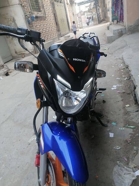 I am selling my Honda cb 150f lush condition 3