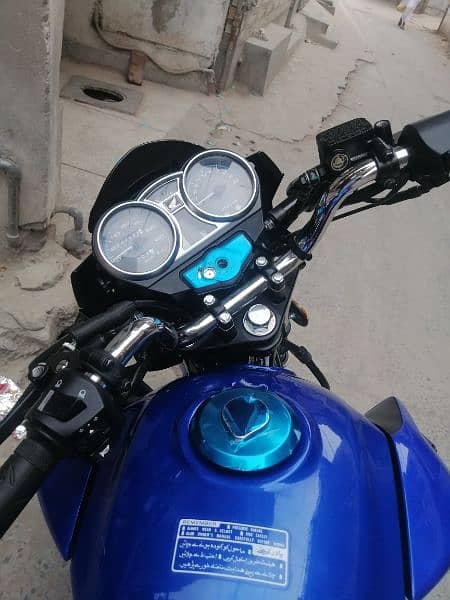 I am selling my Honda cb 150f lush condition 5