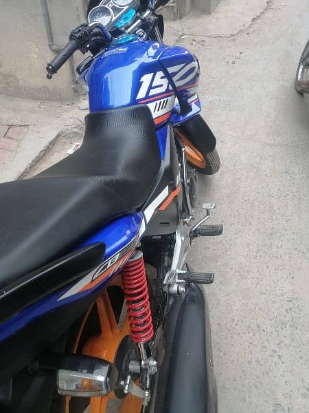 I am selling my Honda cb 150f lush condition 10