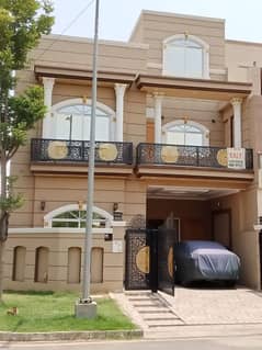 5.5 MARLA CORNER SPANISH BRAND NEW MOST BEAUTIFUL PRIME LOCATION HOUSE FOR SALE IN NEW LAHORE CITY PH 2.