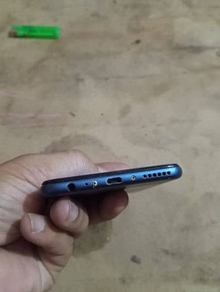 Huawei mate 10. . blue  . 4 ram 64 room. . good condition 2