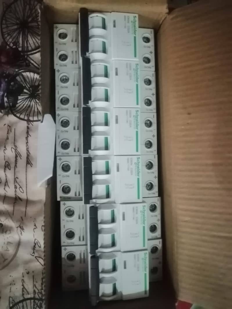 DC Circuit Breakers Magnetic 32A 0