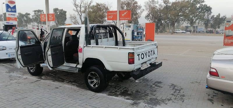 Toyota Hilux 1992 9