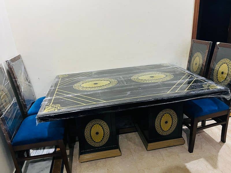 Dining Table for Sale (100% new condition) 2