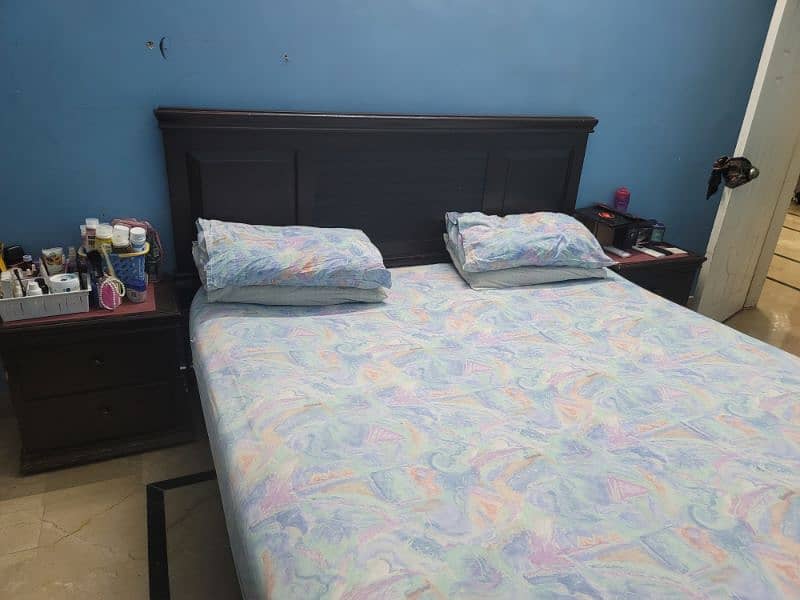 complete bed set, dressing and cupboard 4