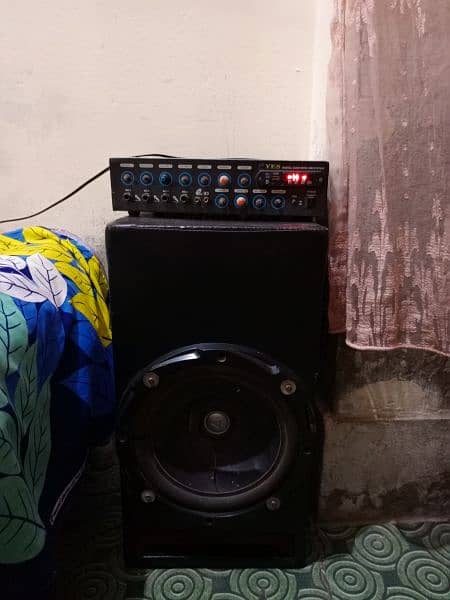 Car Amplifier with two pioneer speakers 0