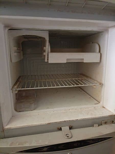 waves Refrigerator working condition urgent sale 3