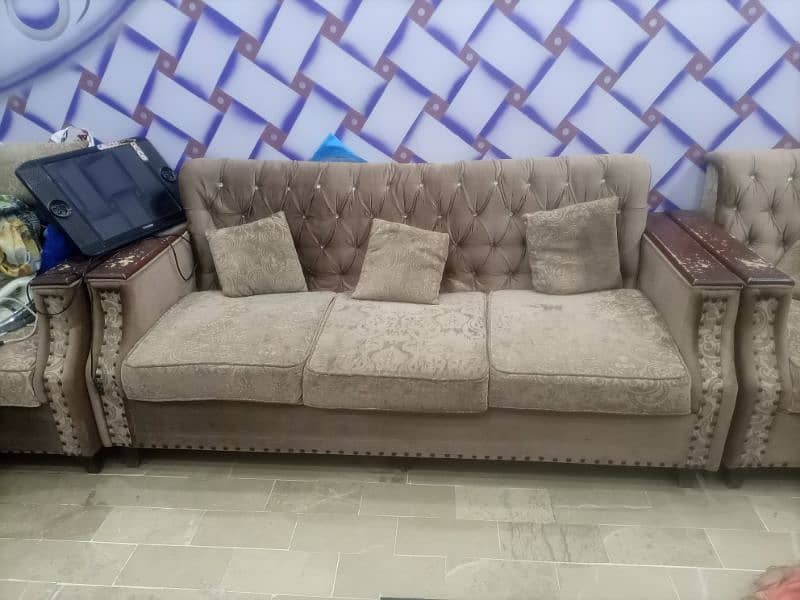 Molty Form 5 seaters sofa serwant to sell because of space 1