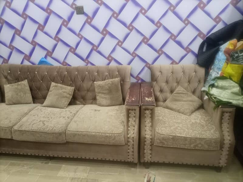 Molty Form 5 seaters sofa serwant to sell because of space 2