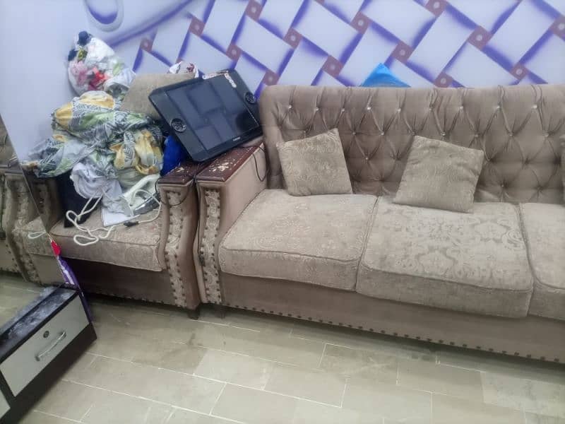 Molty Form 5 seaters sofa serwant to sell because of space 3