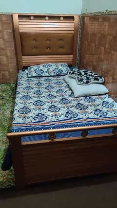 new single bed Chand din hwe lia ko use nh kia.    03251511977 0