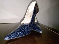 stylish heel footwear for women