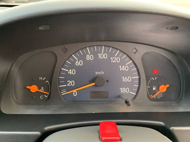 Suzuki alto 2000 modal untiqe pees km 20400 fast ownar 10