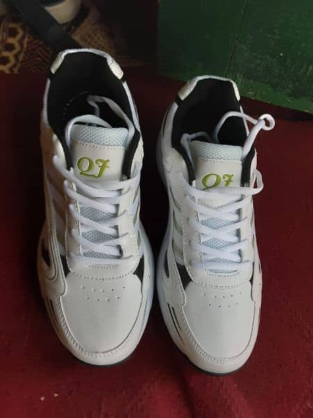 cricket gripping shoes of QJ brand. 4