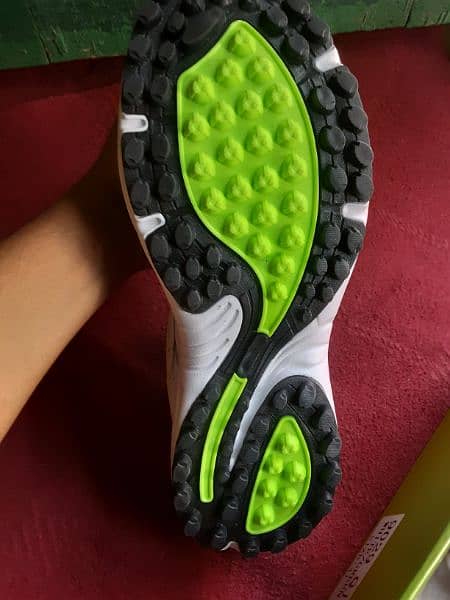 cricket gripping shoes of QJ brand. 5
