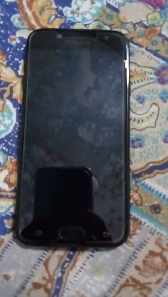 I am selling my phone samsung j7pro 32gb 3