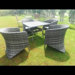 D model 4 chairs 1 table with cousion glass