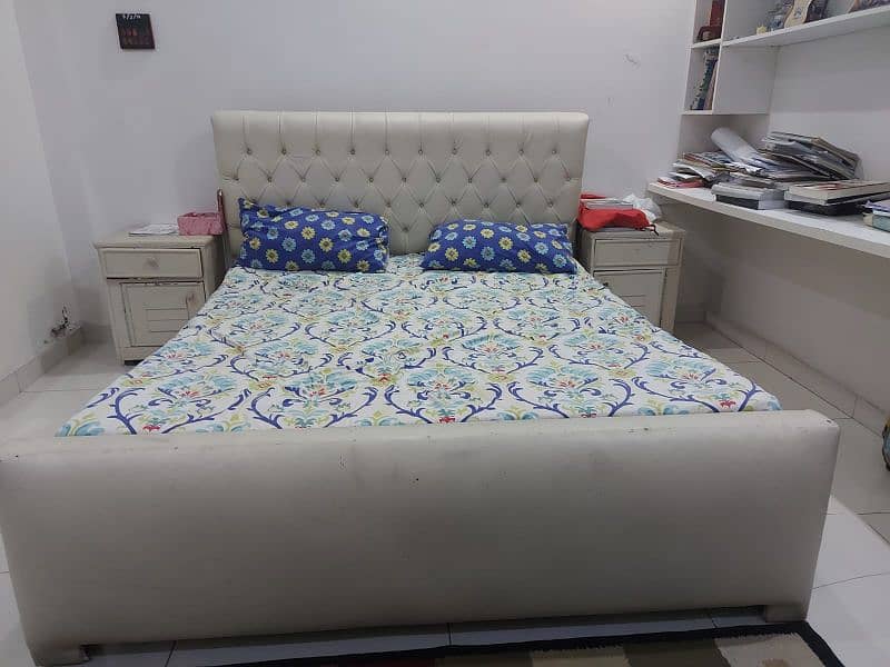 Queen Size Bed 2