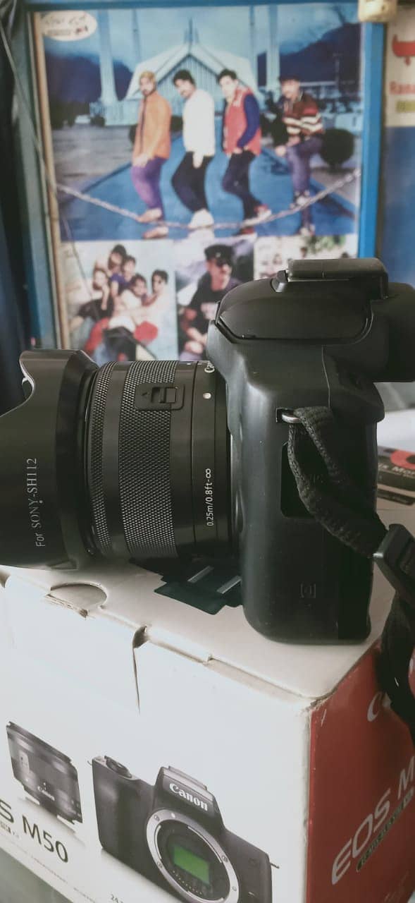 Canon m50 simple with box 3 battryes all assosry 5