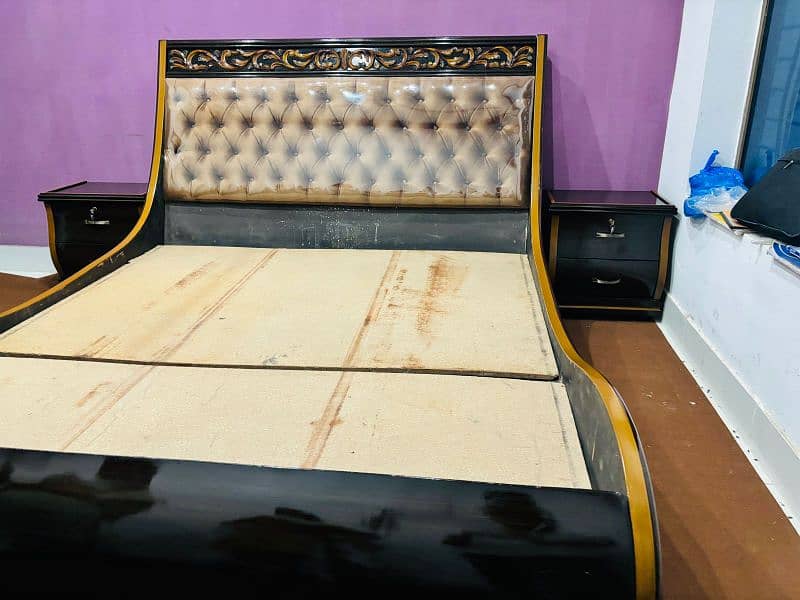 king size bed, two side tables and dressing table 0