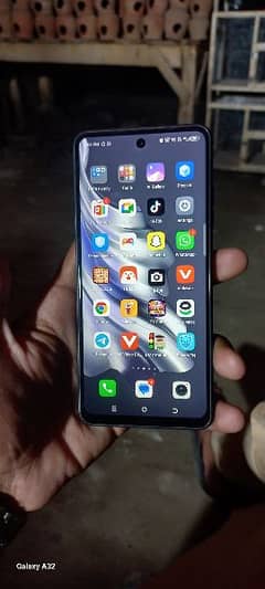 tecno  mobile h 8 ram 256gb h al ok 10 by 9 condition h box &charger h