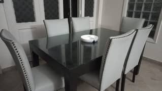 dinning table/table /chairs