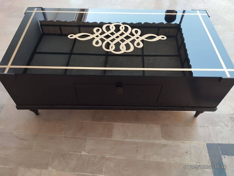 Luxurious black and golden center table 0